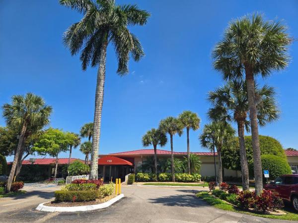 Golden Lakes Village, 124 Lake Evelyn Dr, West Palm Beach, Florida 33411, image 2