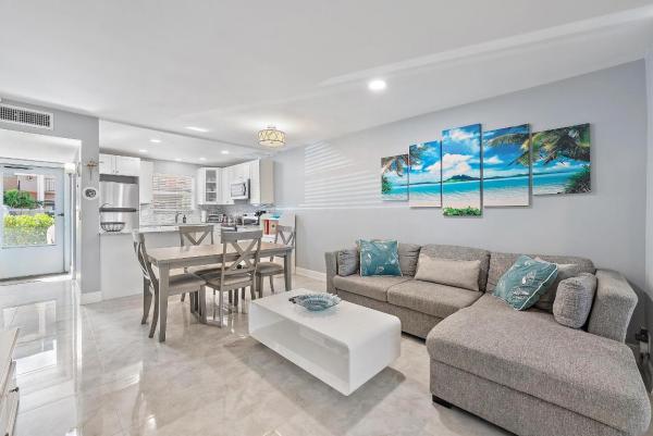 Lakeside Village, 725 Lori Dr #111, Palm Springs, Florida 33461, image 2