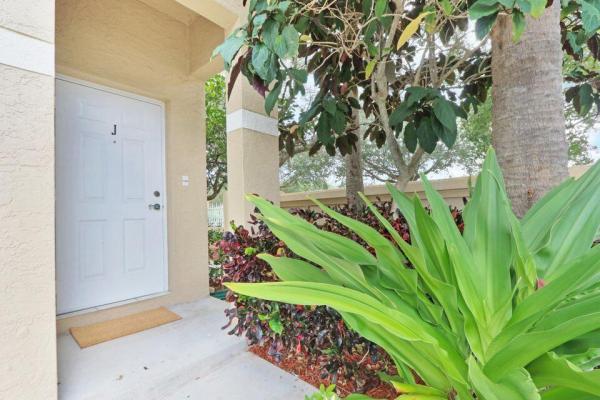 Tequesta Trace, 101 Lighthouse Cir #J, Tequesta, Florida 33469, image 1