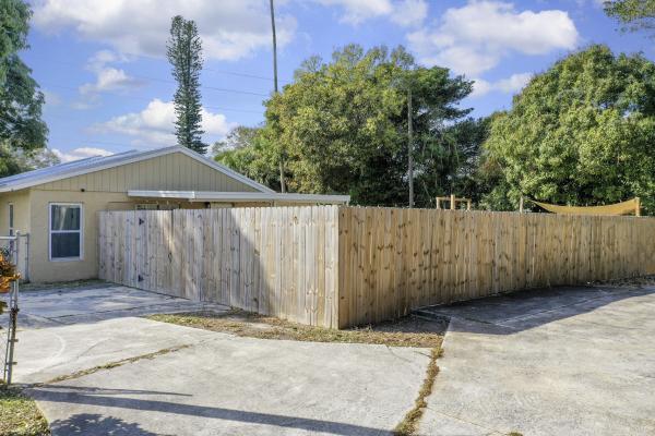 Fort Pierce Residential, 1002 Avenue E, Fort Pierce, Florida 34950, image 2