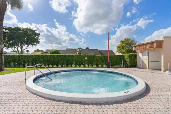 Golden Lakes Village, 256 Lake Meryl Dr, West Palm Beach, Florida 33411, image 1
