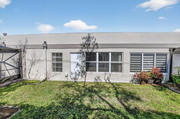 Town Villas At Moon Lake, 9110 Fairbanks Ln #5, Boca Raton, Florida 33496, image 3