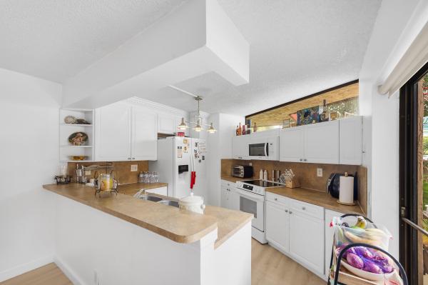 Banyan Lake, 8141 Severn Dr #B, Boca Raton, Florida 33433, image 1