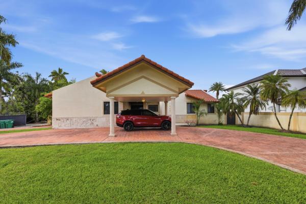 North Links Country Club Estates, 7445 N Augusta Dr, Country Club, Florida 33015, image 3