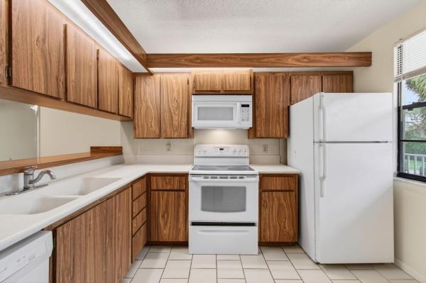 Whitehall At Camino Real, 6049 Balboa Cir #205, Boca Raton, Florida 33433, image 3