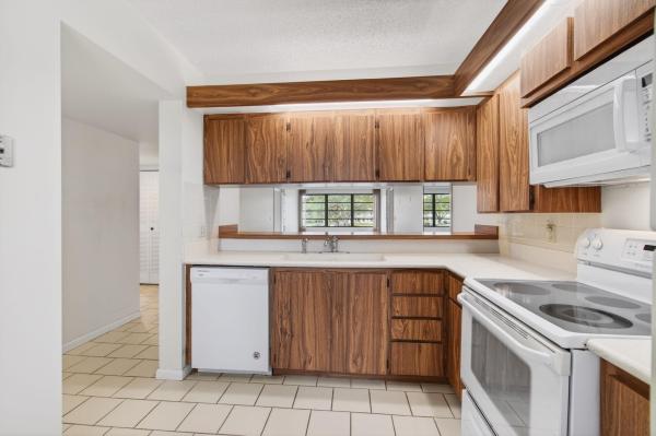 Whitehall At Camino Real, 6049 Balboa Cir #205, Boca Raton, Florida 33433, image 1