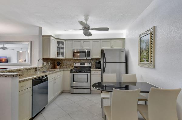 Town Villas At Moon Lake, 9214 Flynn Cir #6, Boca Raton, Florida 33496, image 1
