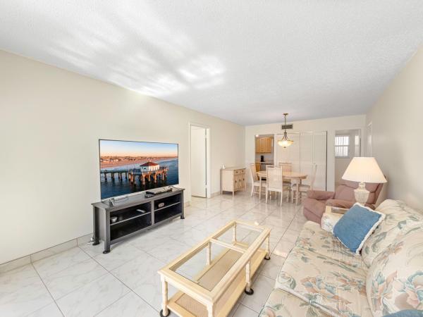 Golden Lakes Village, 352 Lake Frances Dr, West Palm Beach, Florida 33411, image 2