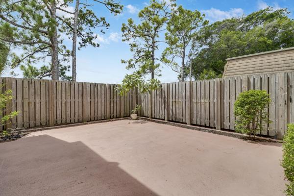Winchester Courts, 4280 Hazel Ave #B, Palm Beach Gardens, Florida 33410, image 1