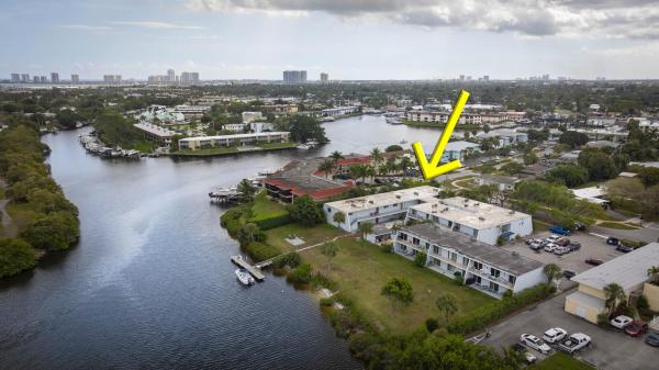 Lori Lynn, 725 Hummingbird Way #106, North Palm Beach, Florida 33408, image 1