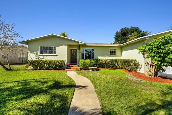 Fla Mango Grovelets, 7405 W Lake Dr, Lake Clarke Shores, Florida 33406, image 2