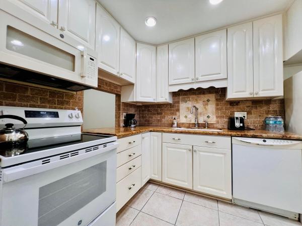 Golden Lakes Village, 150 Lake Meryl Dr #247, West Palm Beach, Florida 33411, image 2