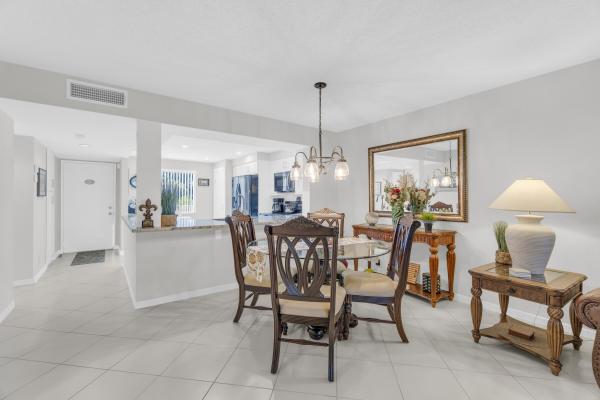Huntington Lakes 3, 7185 Huntington Ln #202, Delray Beach, Florida 33446, image 2