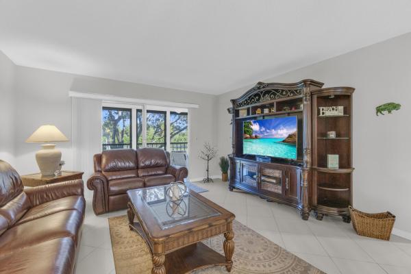Huntington Lakes 3, 7185 Huntington Ln #202, Delray Beach, Florida 33446, image 3