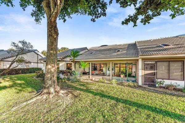 Essex At Hunters Run, 37 Clubhouse Ln, Boynton Beach, Florida 33436, image 3
