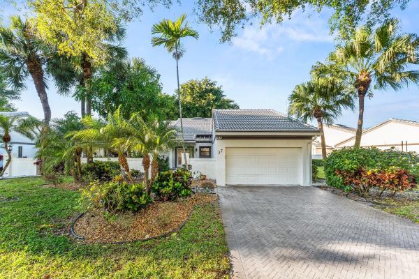 Essex At Hunters Run, 37 Clubhouse Ln, Boynton Beach, Florida 33436, image 2