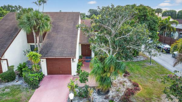 Poinciana Place Patio Homes, 6730 Starkeys Pl, Lake Worth, Florida 33467, image 2