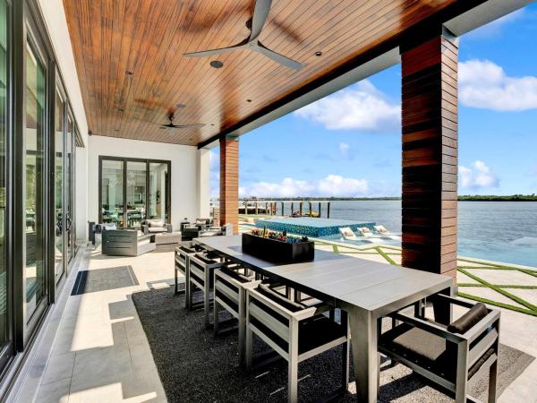 712 Lakeside Cir, Juno Beach, Florida 33408, image 1