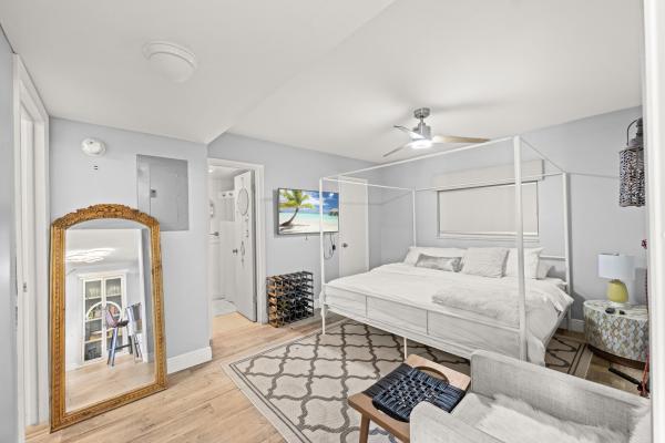 South Sea Islander, 231 E Lantana Rd #402, Lantana, Florida 33462, image 1