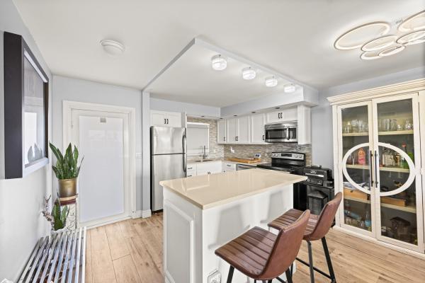 South Sea Islander, 231 E Lantana Rd #402, Lantana, Florida 33462, image 1