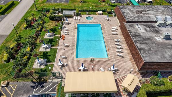 The Pines Of Delray, 2401 Del Aire Blvd #101, Delray Beach, Florida 33445, image 1
