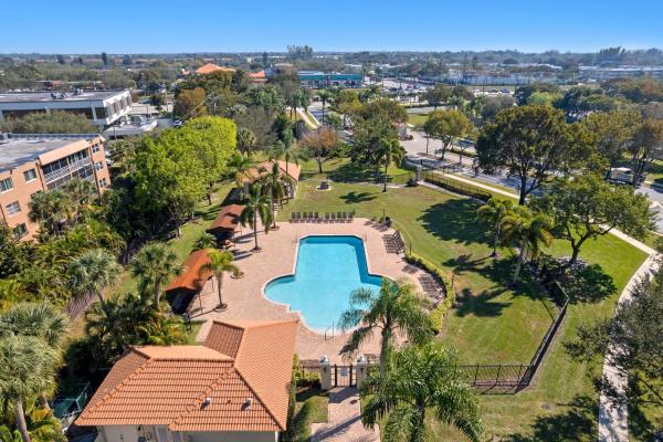 Meadow Lakes At Hillsboro Country Club, 10217 Brookville Ln, Boca Raton, Florida 33428, image 3
