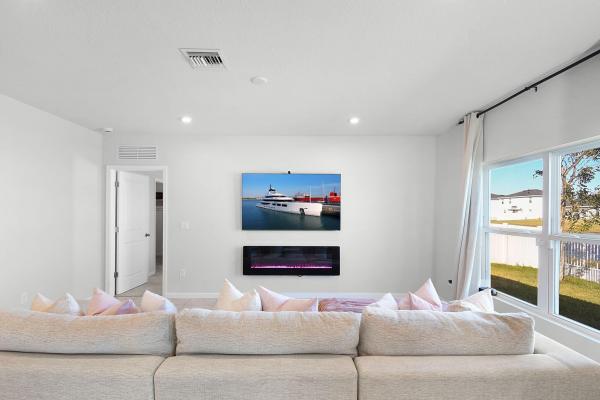 Hillsboro Estates, 113 Dabou Loop, Belle Glade, Florida 33430, image 1