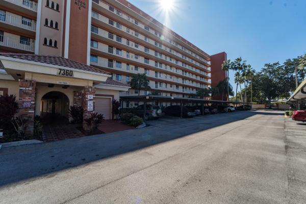 Huntington Towers, 7360 S Oriole Blvd #706, Delray Beach, Florida 33446, image 1