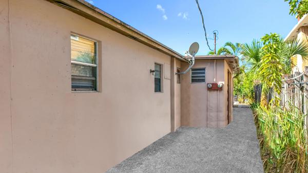 The Gardens, 4804 Garden Ave, West Palm Beach, Florida 33405, image 2