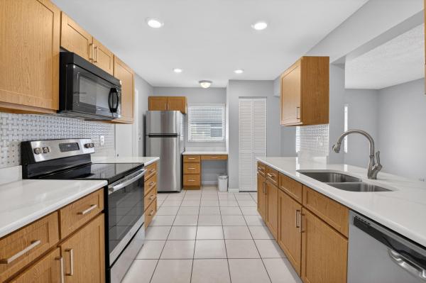 Palm Beach Leisureville, 1825 SW 17th St, Boynton Beach, Florida 33426, image 1