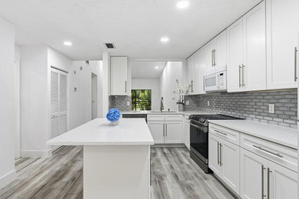 Lakeside Of Banyan Springs, 10188 Mangrove Dr #204, Boynton Beach, Florida 33437, image 2