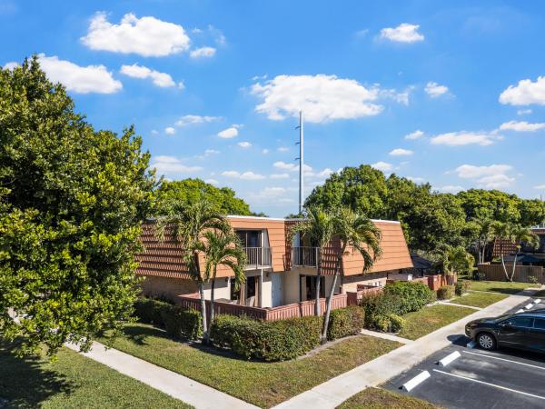 Waterford Courtyards At Crystal Lakes North, 2889 SW 11th Pl, Deerfield Beach, Florida 33442, image 1