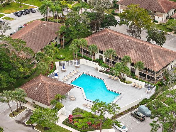 Golf Villas, 407 Brackenwood Ln S, Palm Beach Gardens, Florida 33418, image 1