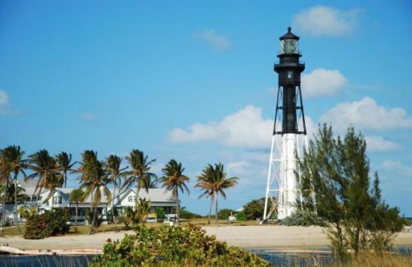 Lighthouse Manor, 2248 NE 37th St, Lighthouse Point, Florida 33064, image 2