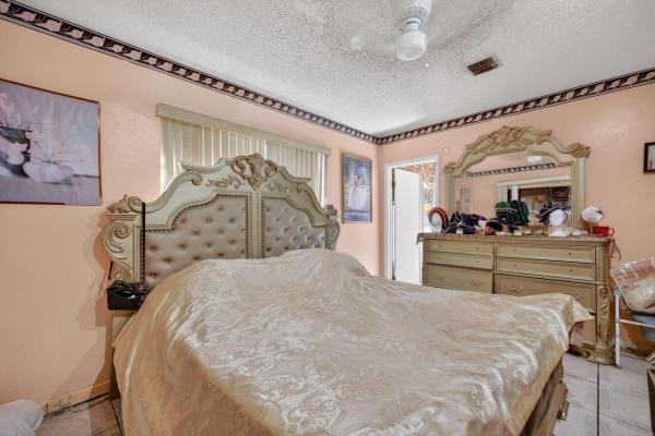 9281 Martinique Dr, Cutler Bay, Florida 33189, image 1