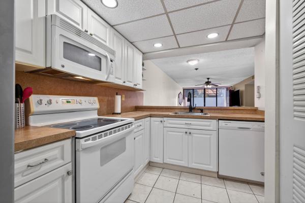 Villas Central, 1340 E Golfview Dr, Pembroke Pines, Florida 33026, image 1