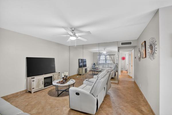 743 Burgundy P, Delray Beach, Florida 33484, image 2