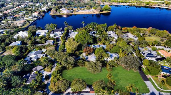 Lake Ida, 1010 Hibiscus Ln, Delray Beach, Florida 33444, image 1