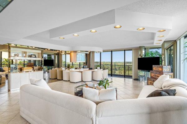 Parliament East, 2427 Presidential Way #701, West Palm Beach, Florida 33401, image 1