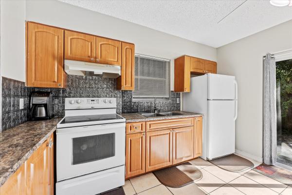 Bunker Hill, 1012 Green St, West Palm Beach, Florida 33405, image 3