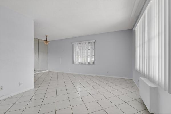 Hovianna, 401 N J St #12, Lake Worth Beach, Florida 33460, image 1