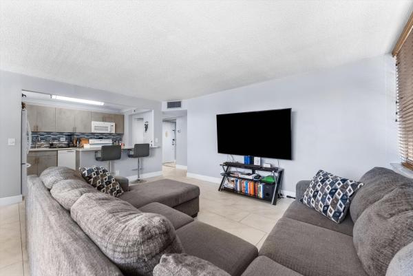 Watergate, 2751 Taft St #403, Hollywood, Florida 33020, image 3