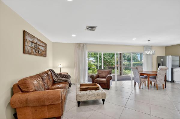 Tudor 2 North, 324 Orange Tree Dr #5, Atlantis, Florida 33462, image 1