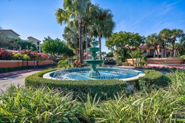 Uno Lago, 300 Uno Lago Dr #305, Juno Beach, Florida 33408, image 2