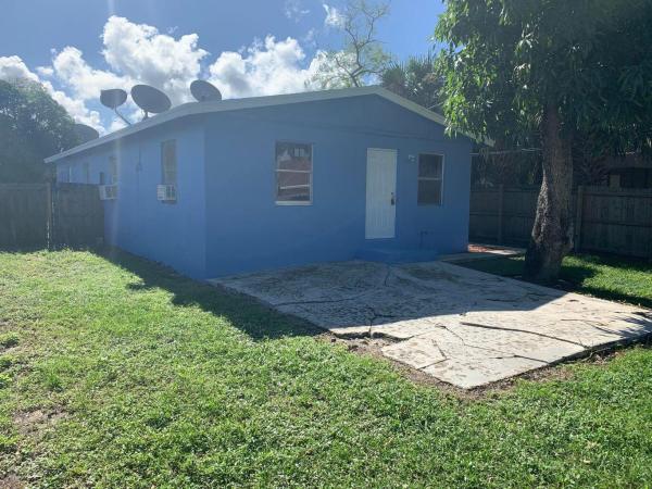 Freshwater Avenue, 1017 13th St, West Palm Beach, Florida 33401, image 2