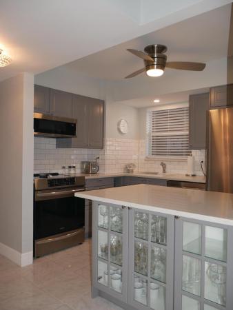 Lakeside Village, 721 Lori Dr #208, Palm Springs, Florida 33461, image 1