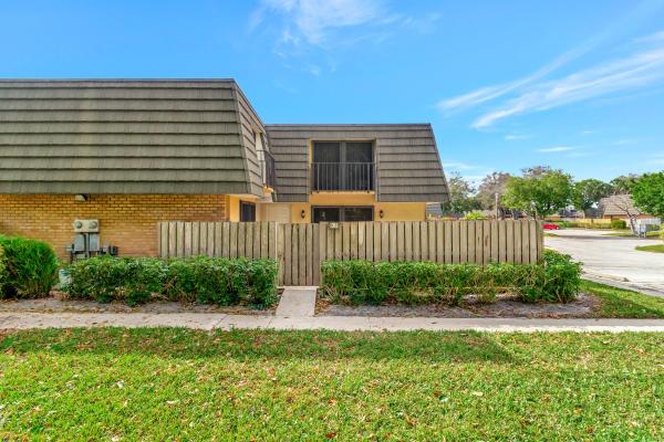 Village Of Sandalwood Lakes, 311 3rd Way, West Palm Beach, Florida 33407, image 2