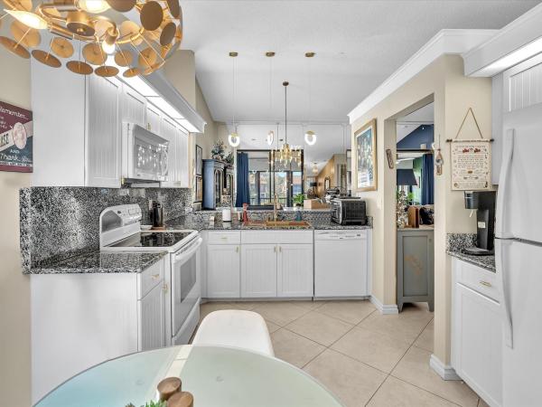 Palm Chase Lakes, 10215 N Circle Lake Dr #201, Boynton Beach, Florida 33437, image 2