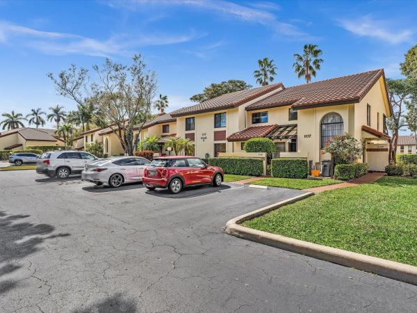 Palm Chase Lakes, 10215 N Circle Lake Dr #201, Boynton Beach, Florida 33437, image 2