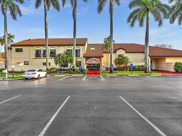 Palm Chase Lakes, 10215 N Circle Lake Dr #201, Boynton Beach, Florida 33437, image 1